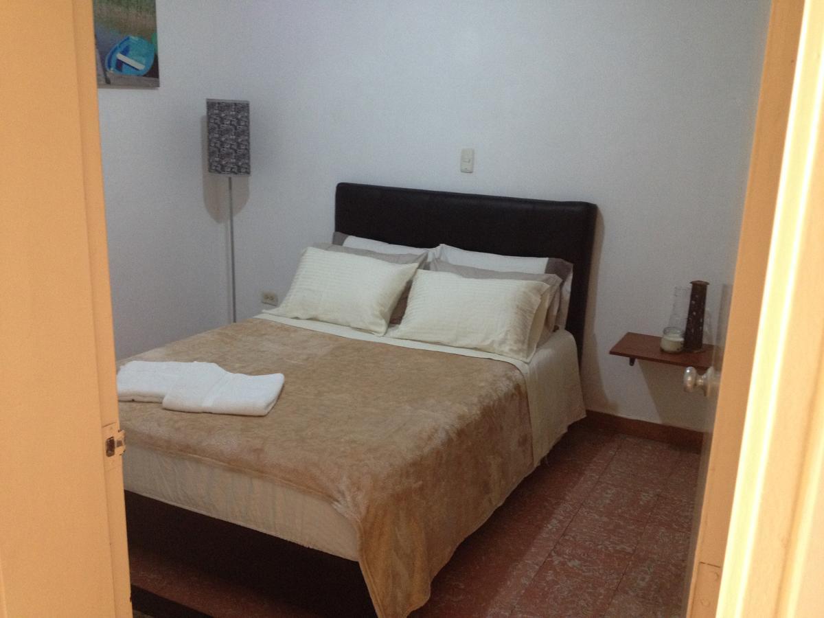 The Kings And Queens Hostel Medellin Exterior photo